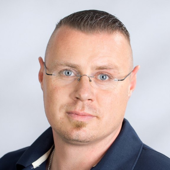 Gillhofer_Mario_klein_RLN7757s.jpg
